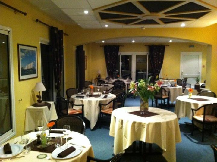 Logis Hotel De France Restaurant Le Lucullus Montmorillon Dış mekan fotoğraf
