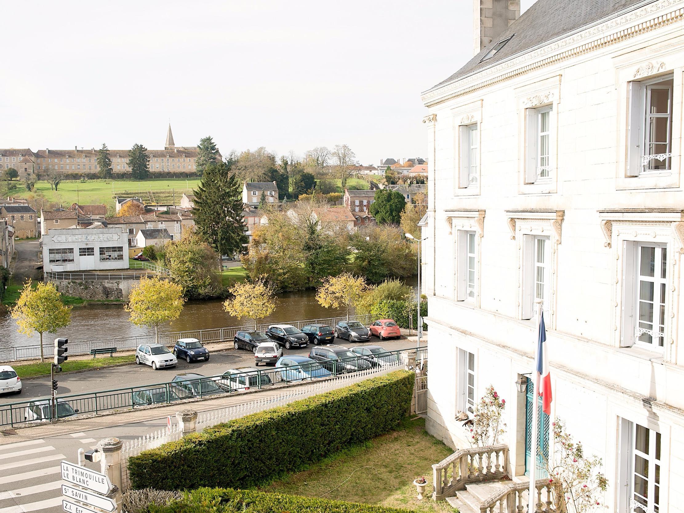 Logis Hotel De France Restaurant Le Lucullus Montmorillon Dış mekan fotoğraf