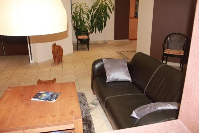 Logis Hotel De France Restaurant Le Lucullus Montmorillon Dış mekan fotoğraf