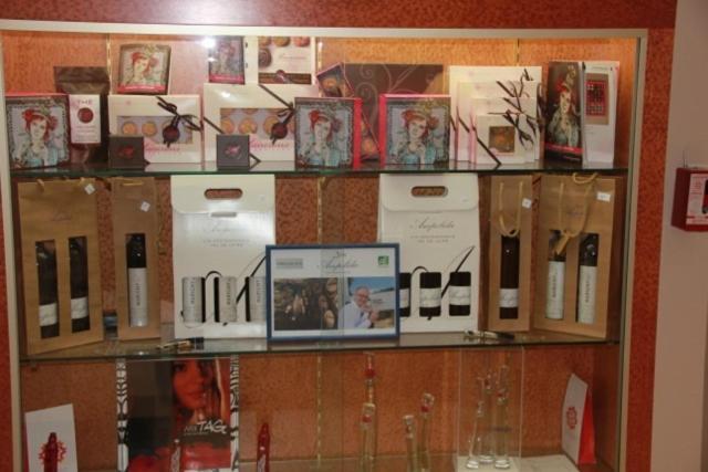 Logis Hotel De France Restaurant Le Lucullus Montmorillon Dış mekan fotoğraf